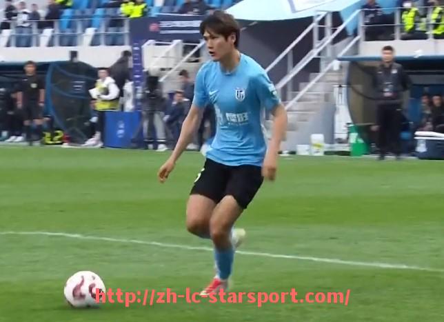 星空体育app-英超白色球衣系列:简洁风与传统美学结合