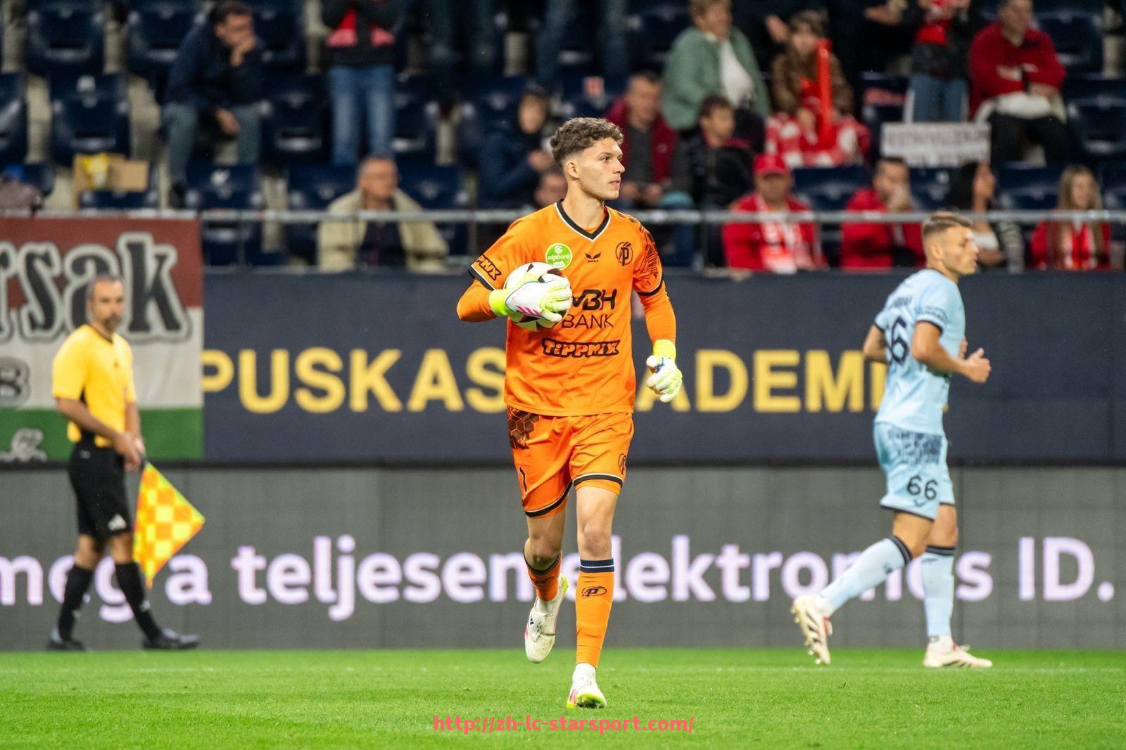 星空体育app-世俱杯比赛场边广告展示违规处理办法的细化与规范